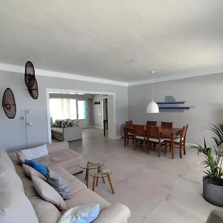 Casa Manrique 別荘 カレタ・デ・ファマラ