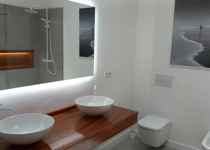 Casa Manrique * فامارا